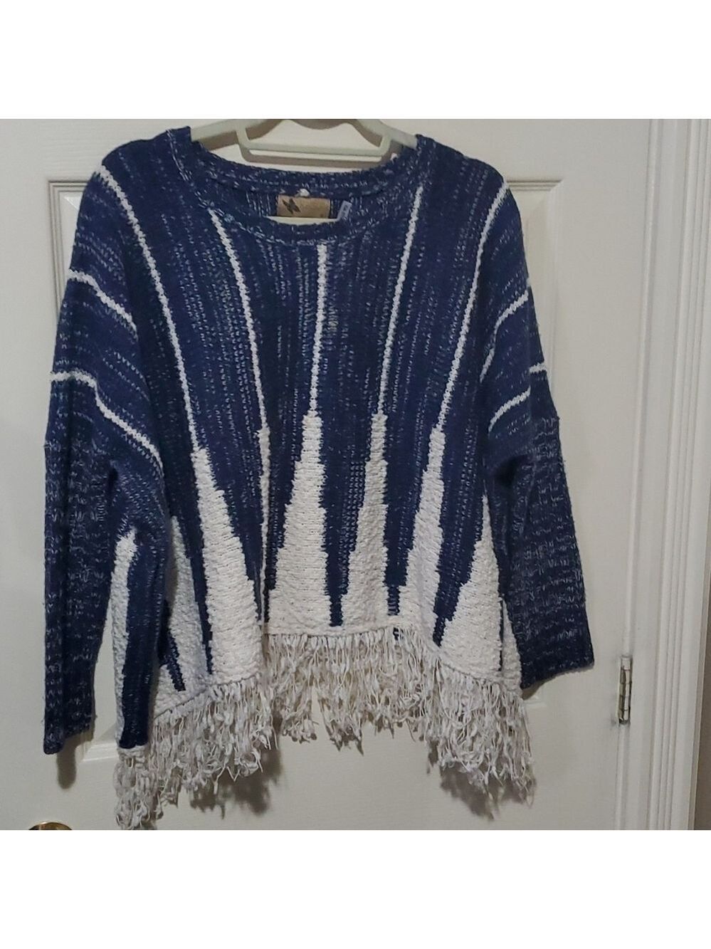 Ladies sweater size medium/large katsumi